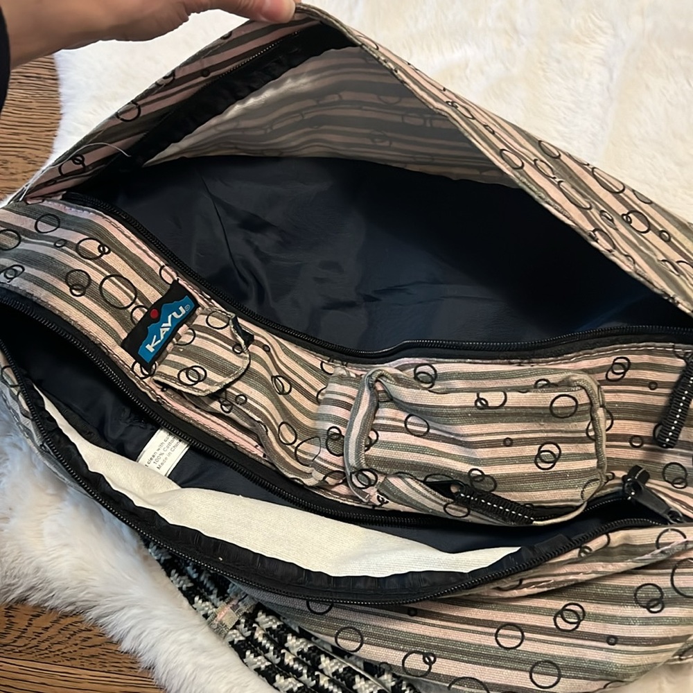 KAVU adjustable Rope Sling Bag with compartments stripes and circles print - Picture 13 of 15